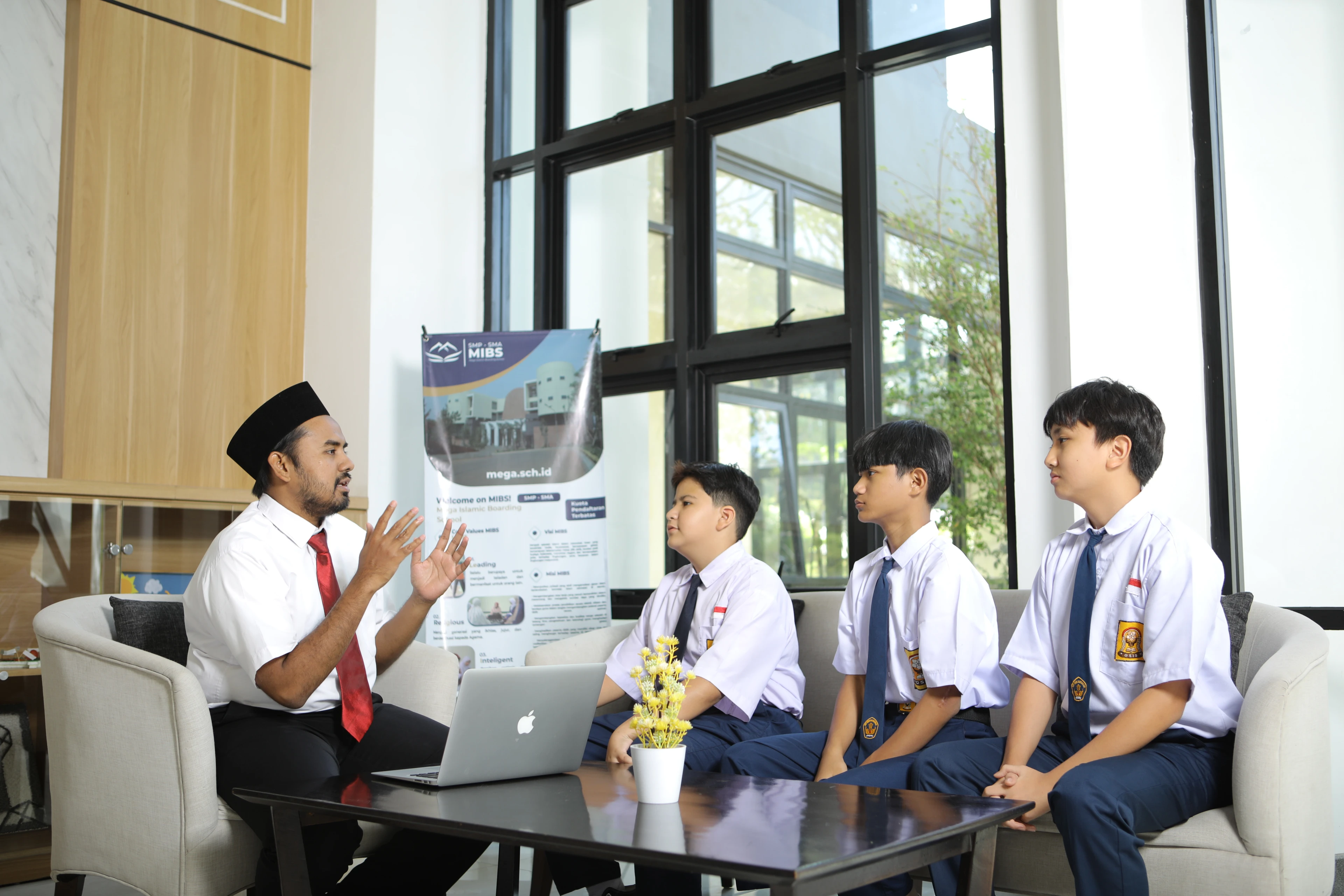 Ruang Aman untuk Bertukar Pikiran, Membangun Empati, dan Tumbuh Bersama.