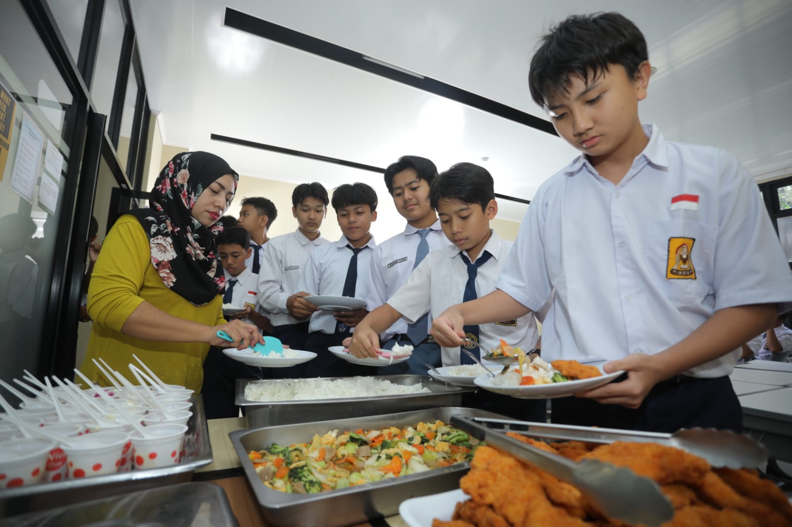 School Dining Hall Image 1
