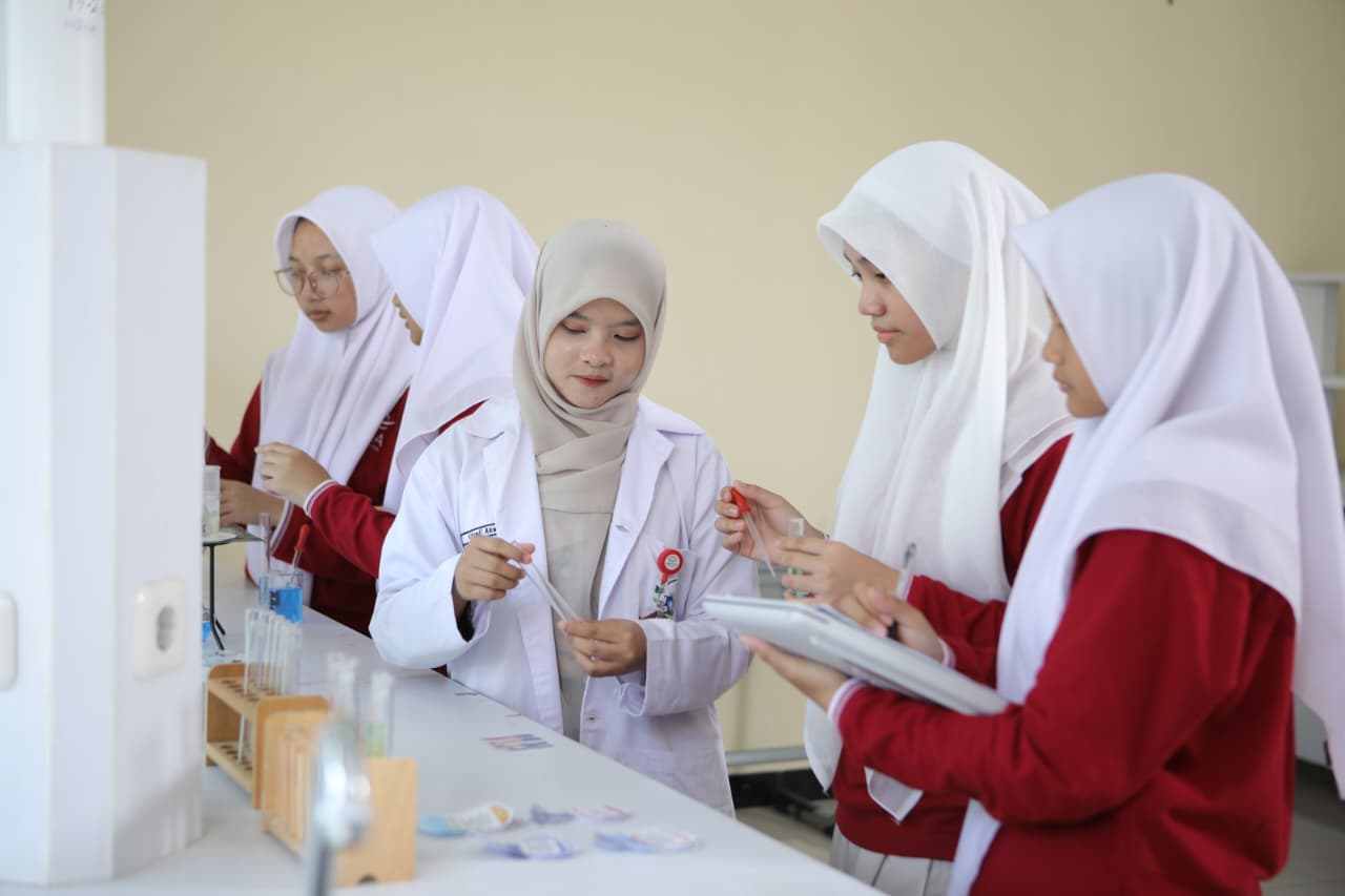 Science Laboratory Image 4