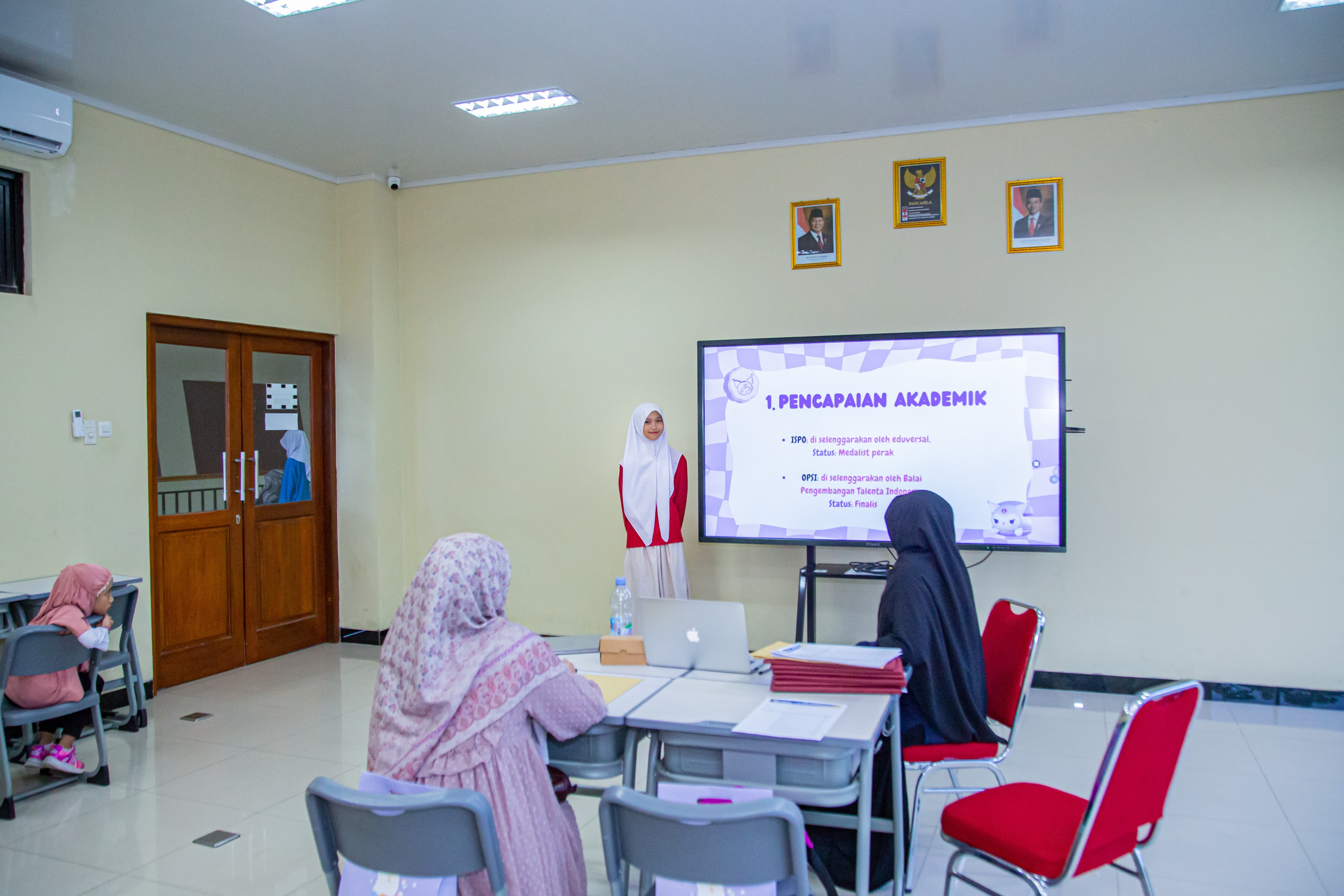 Evaluasi Perkembangan Siswa - Main Image